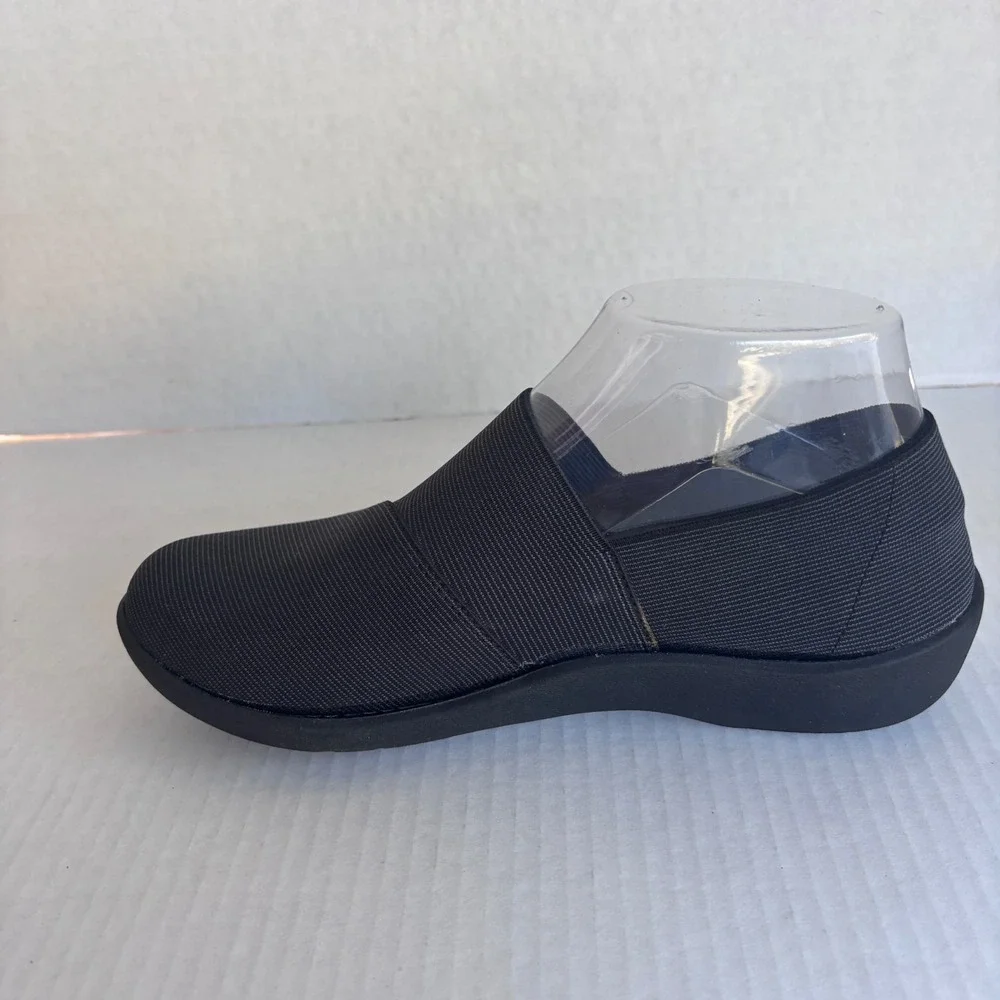 Clarks Cloud Steppers‎ Womens Black Slip On Shoes Comfort Elastic Sz 6.5